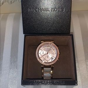 MK rosegold watch with watch links to adjust size